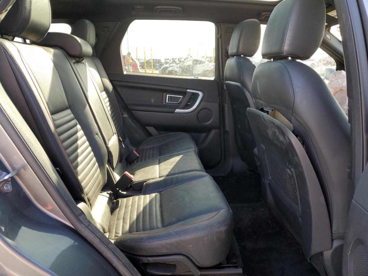 2018 Land Rover Discovery - Image 12