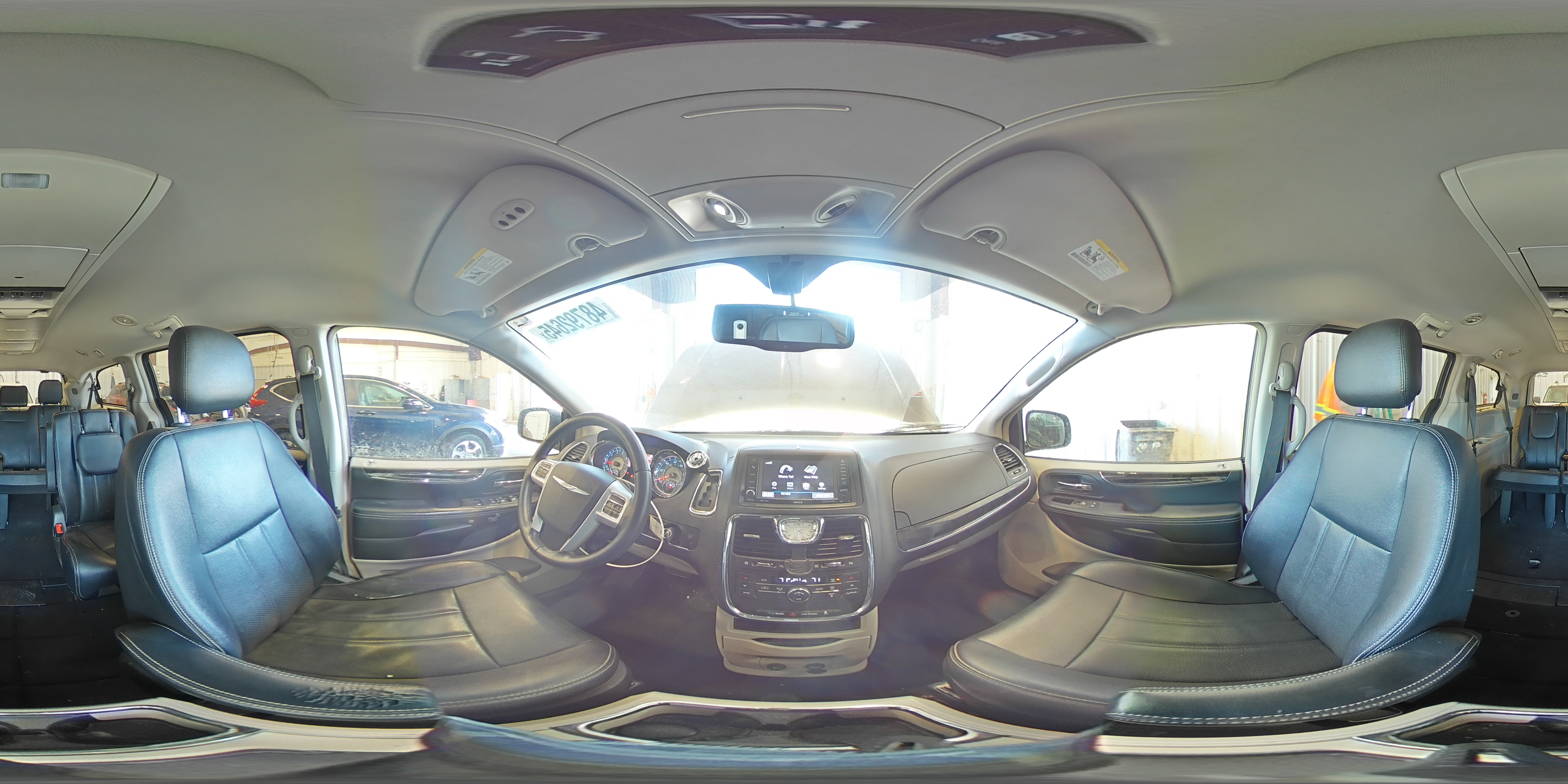 2015 Chrysler Town & Country - Image 15