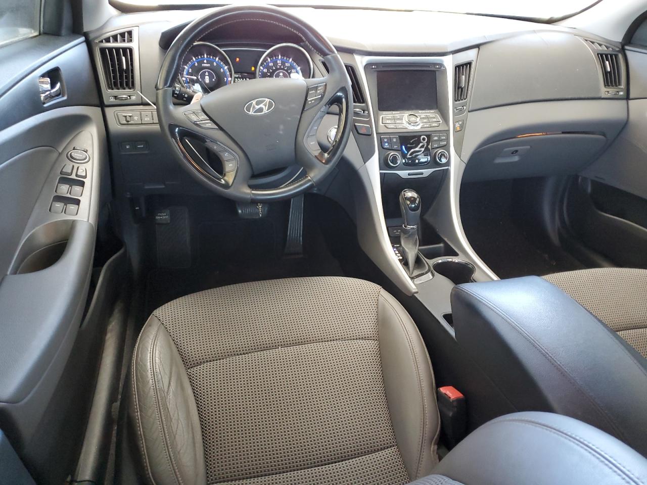 2012 Hyundai Sonata - Image 8
