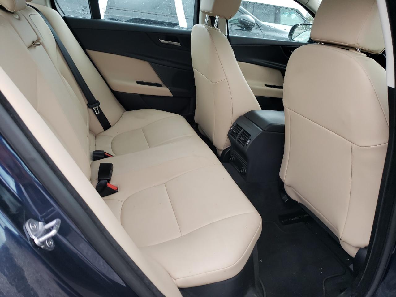 2017 Jaguar XE - Image 10
