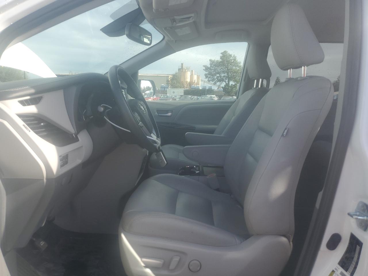 2020 Toyota Sienna - Image 7