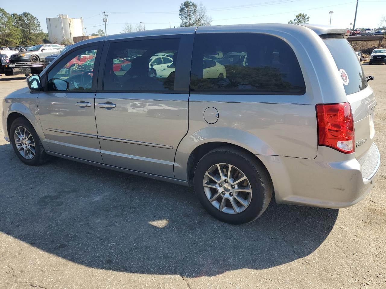 2013 Dodge Caravan - Image 2