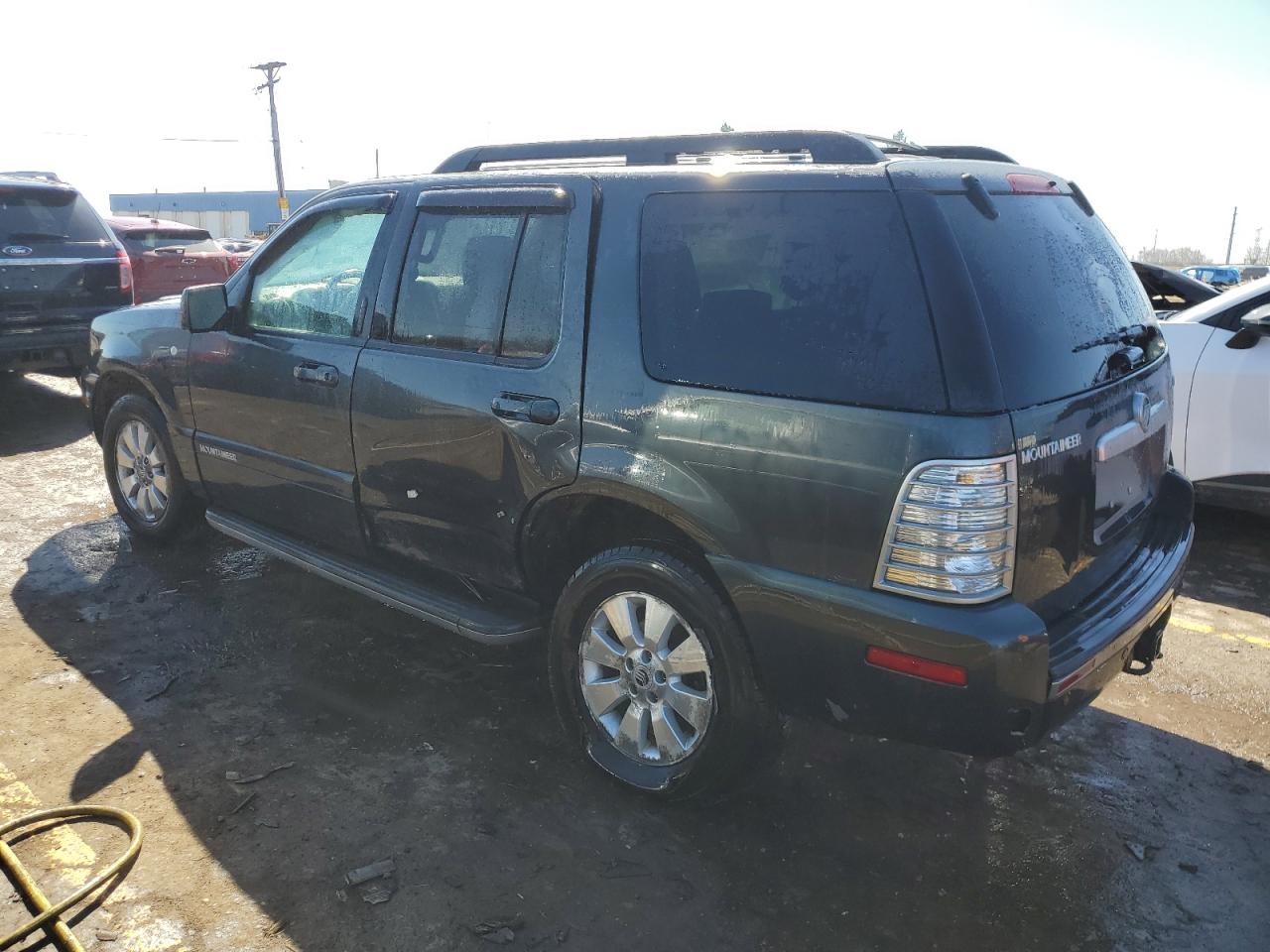 2010 Mercury Mountaineer - Image 2