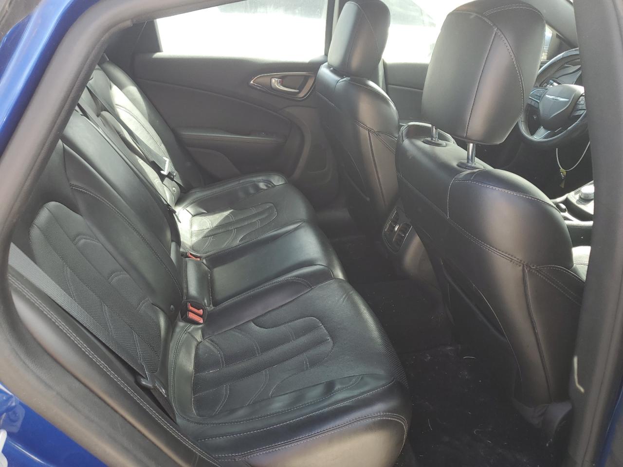 2016 Chrysler 200 - Image 10