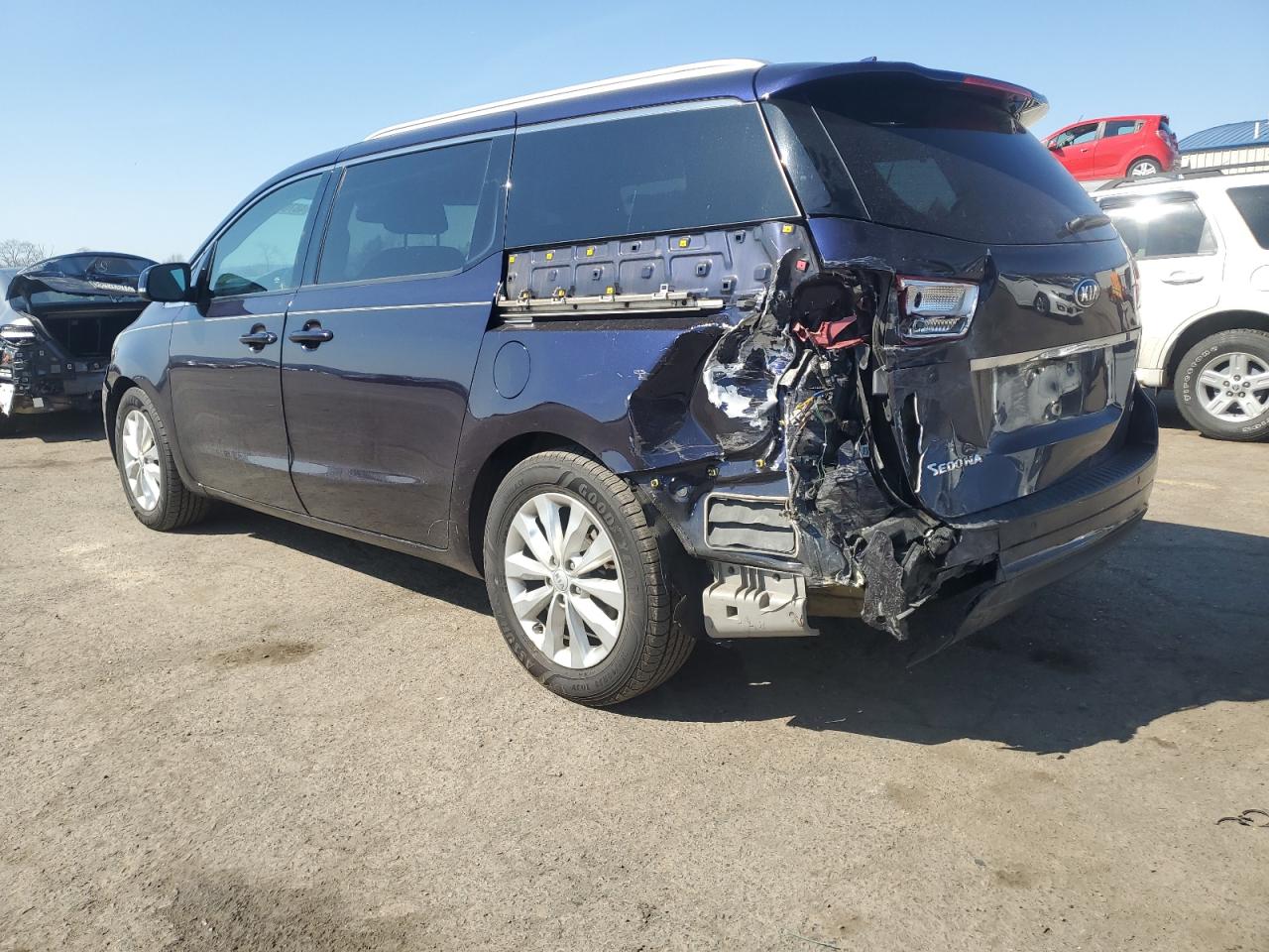 2018 Kia Sedona - Image 2