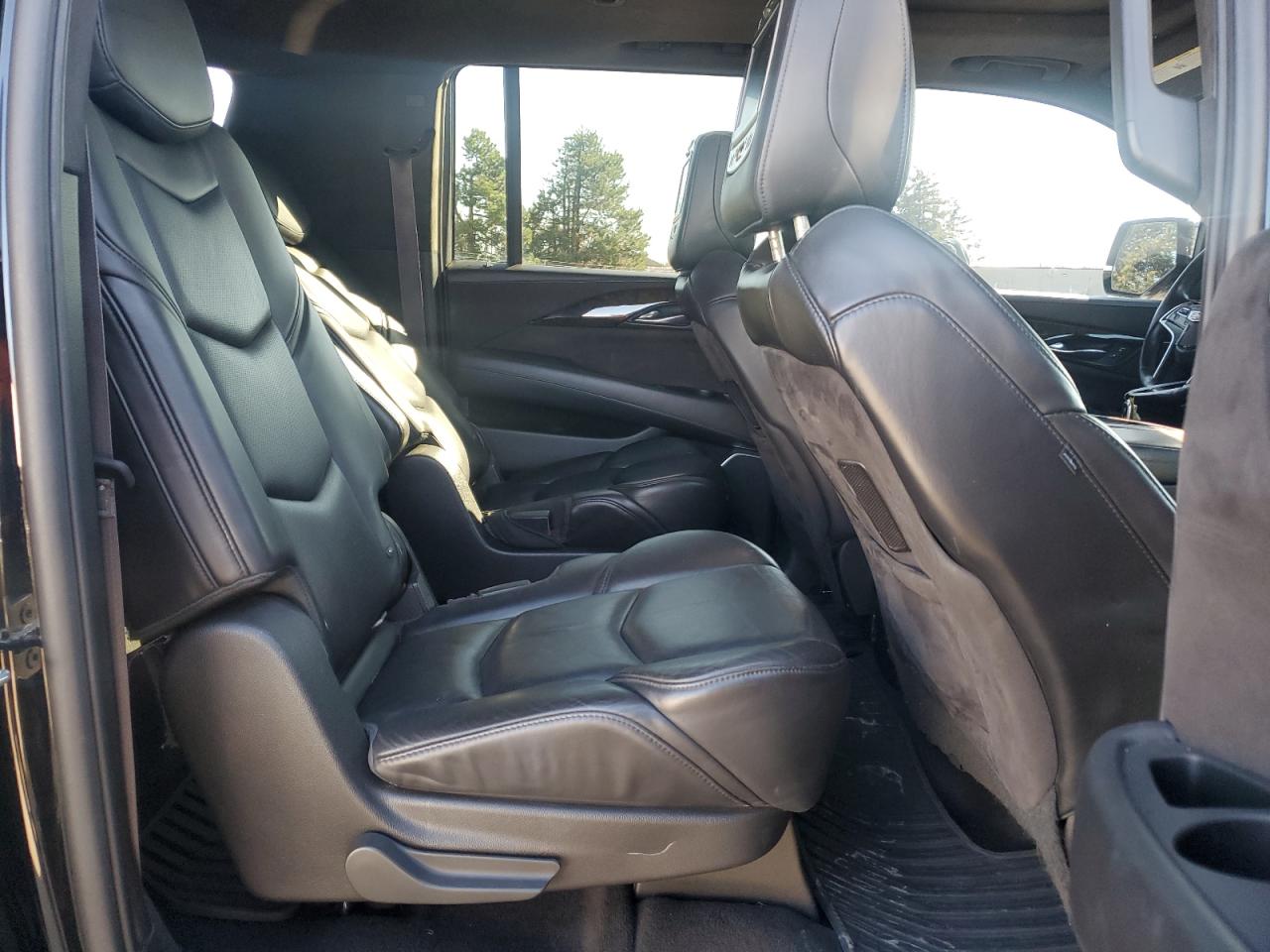 2015 Cadillac Escalade - Image 11
