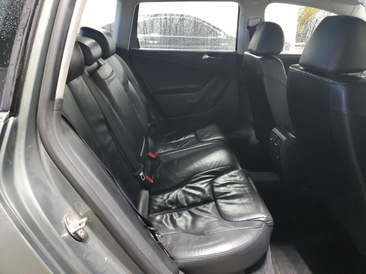 2007 Volkswagen Passat - Image 10