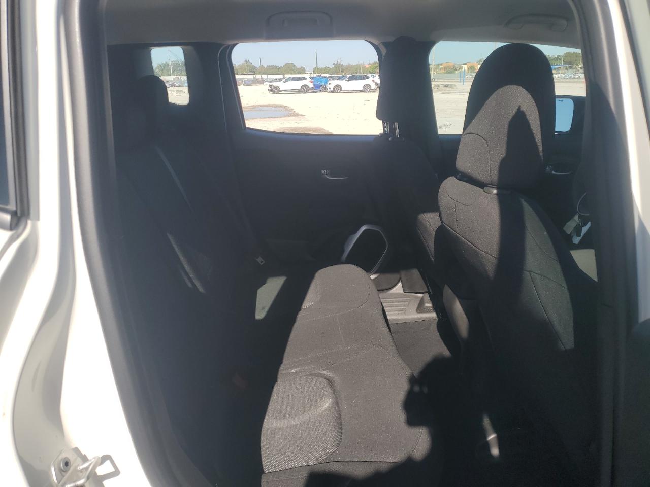 2018 Jeep Renegade - Image 10
