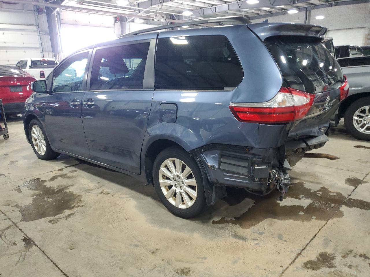 2015 Toyota Sienna - Image 2