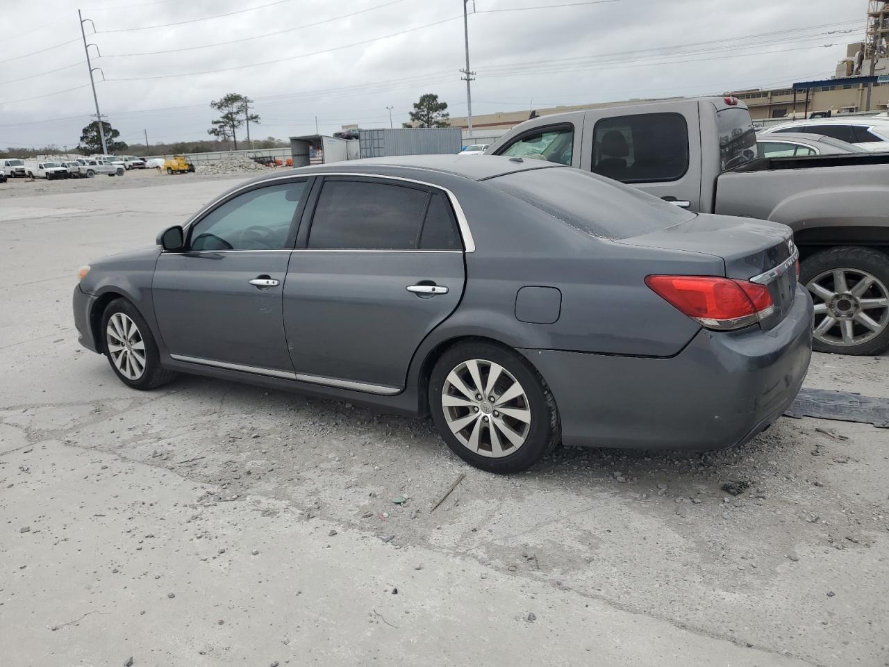 2011 Toyota Avalon - Image 2