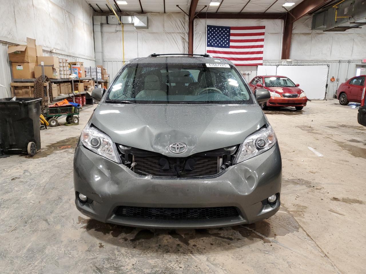 2013 Toyota Sienna - Image 5