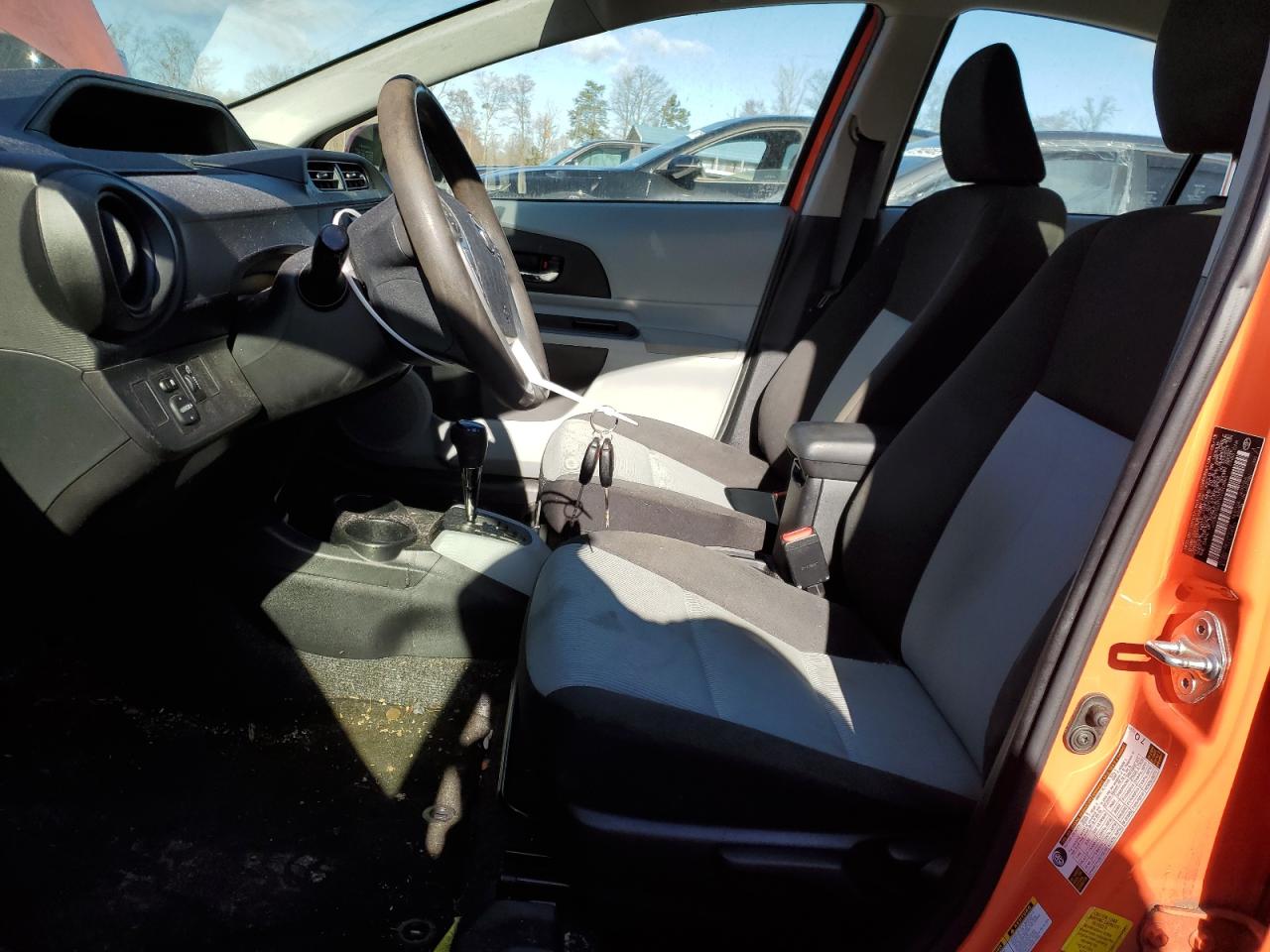 2013 Toyota Prius - Image 7