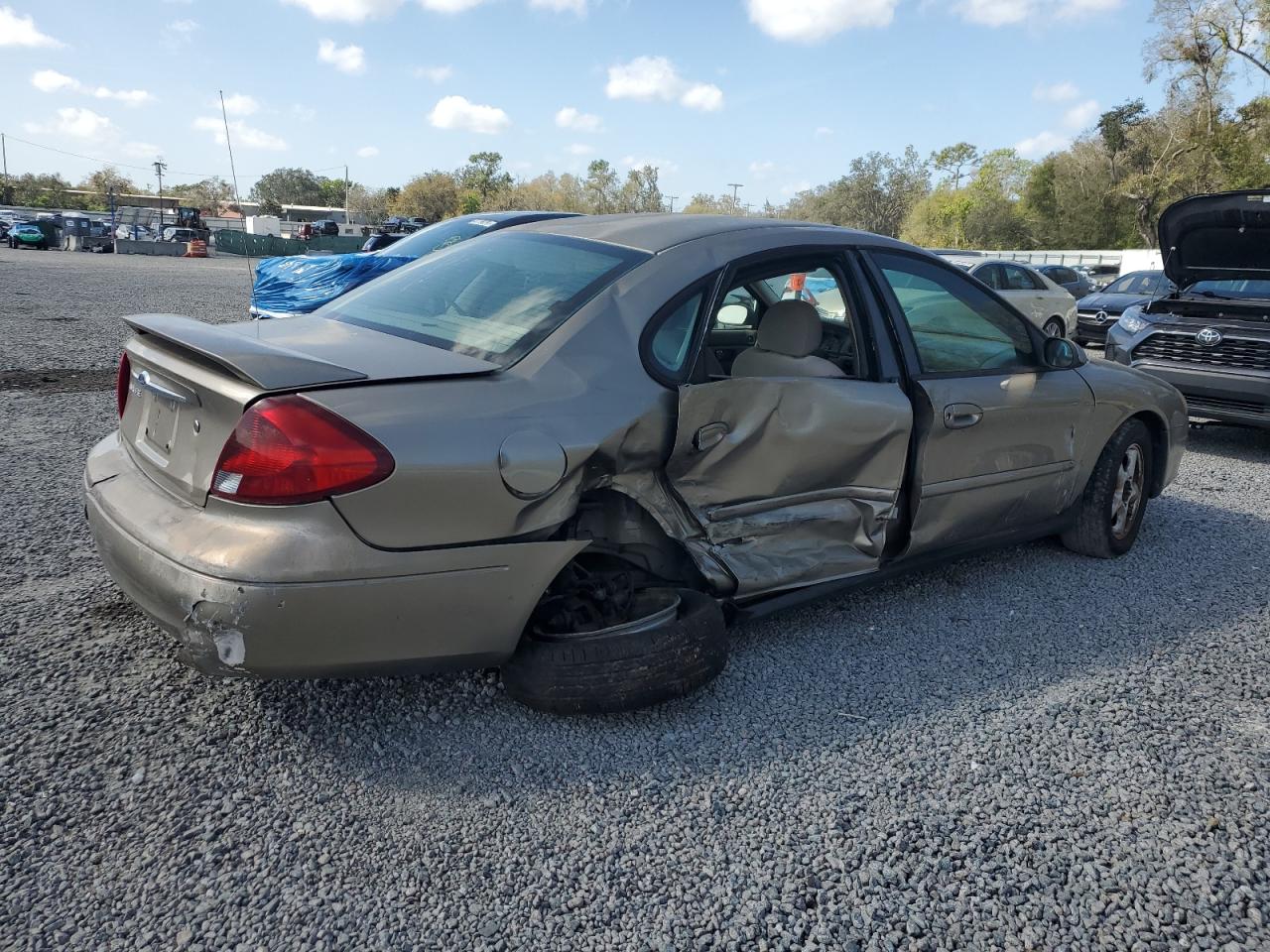 2003 Ford Taurus - Image 3