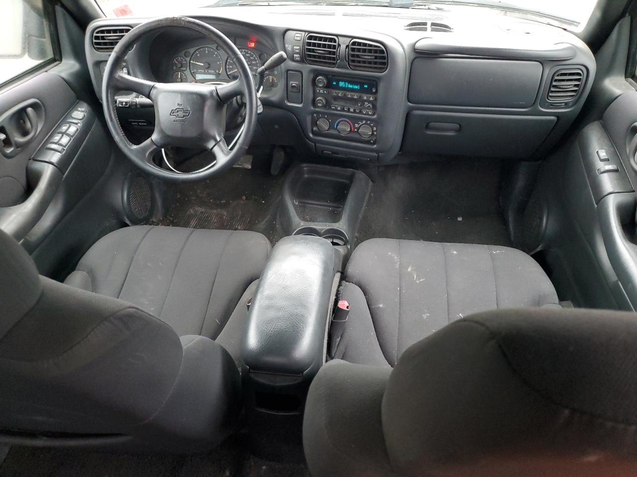 2004 Chevrolet S-10 Pickup - Image 8