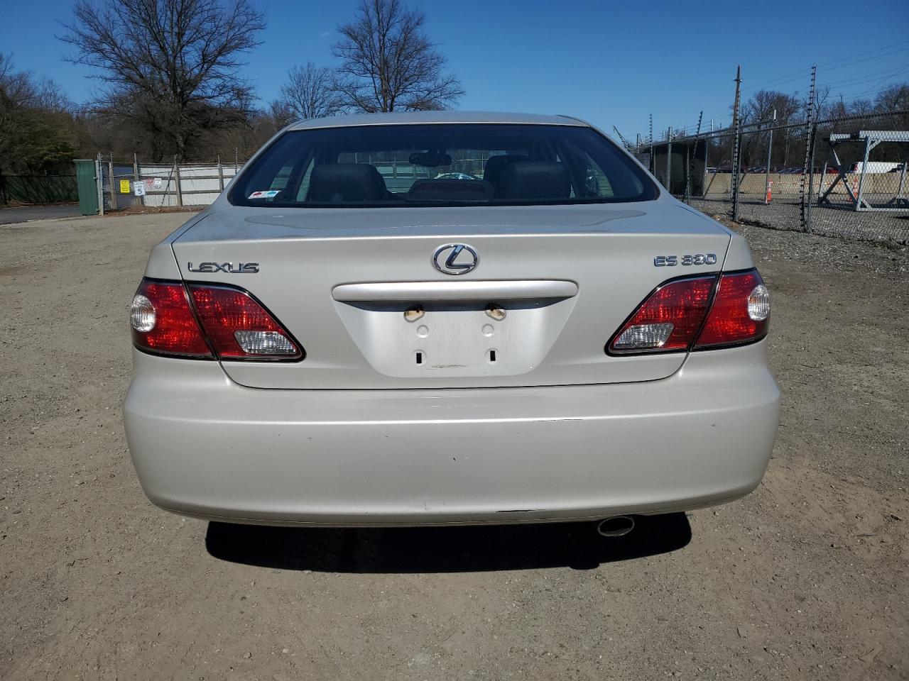 2004 Lexus ES - Image 6