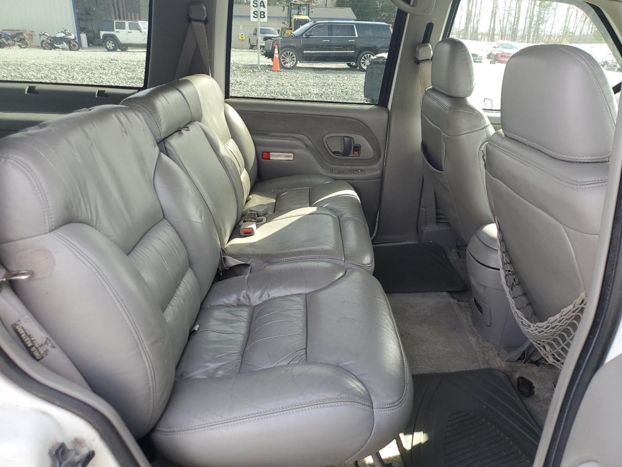 1999 Chevrolet Tahoe - Image 11