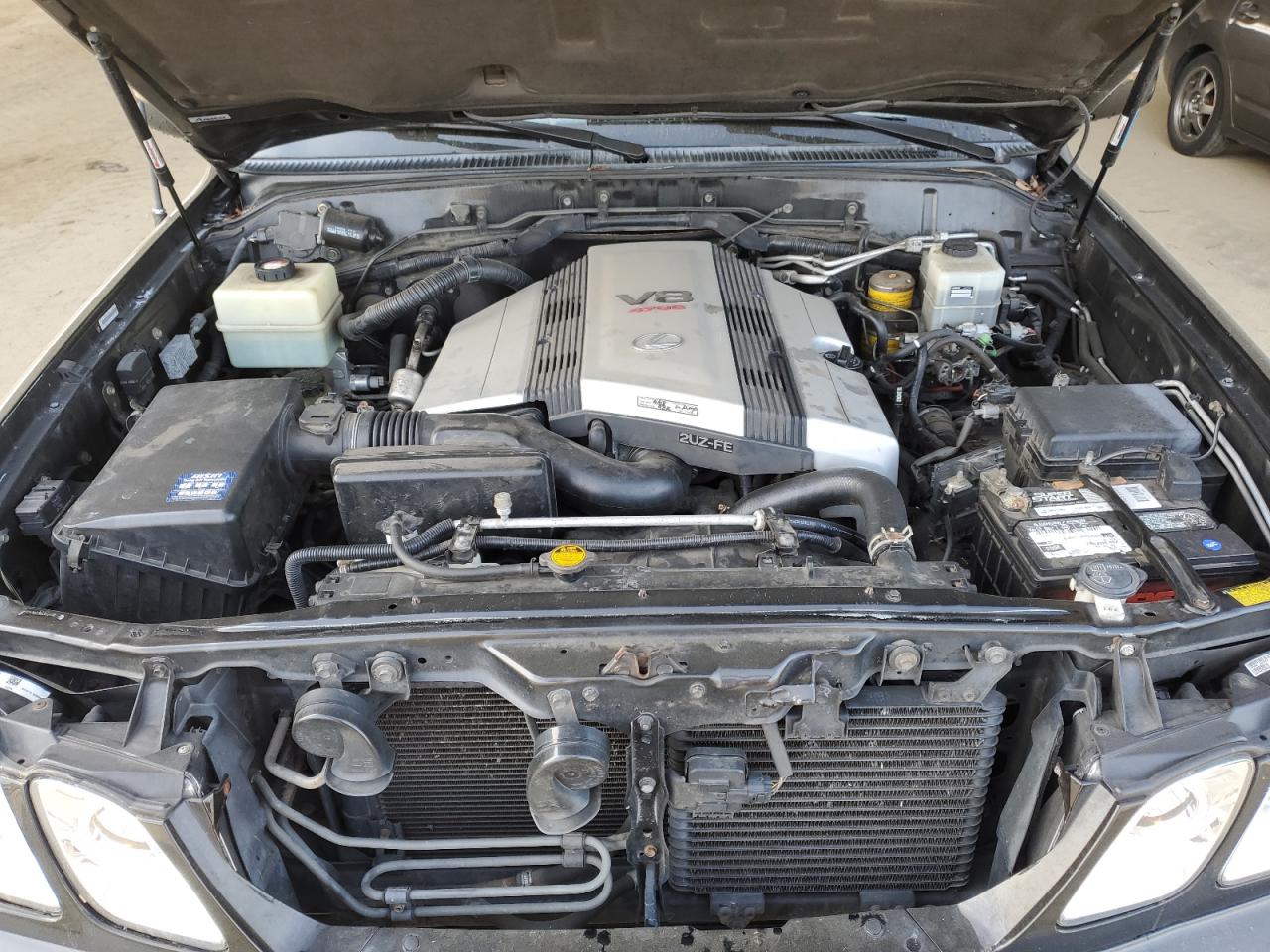 2004 Lexus LX - Image 12