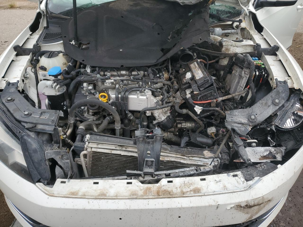 2015 Volkswagen Passat - Image 11