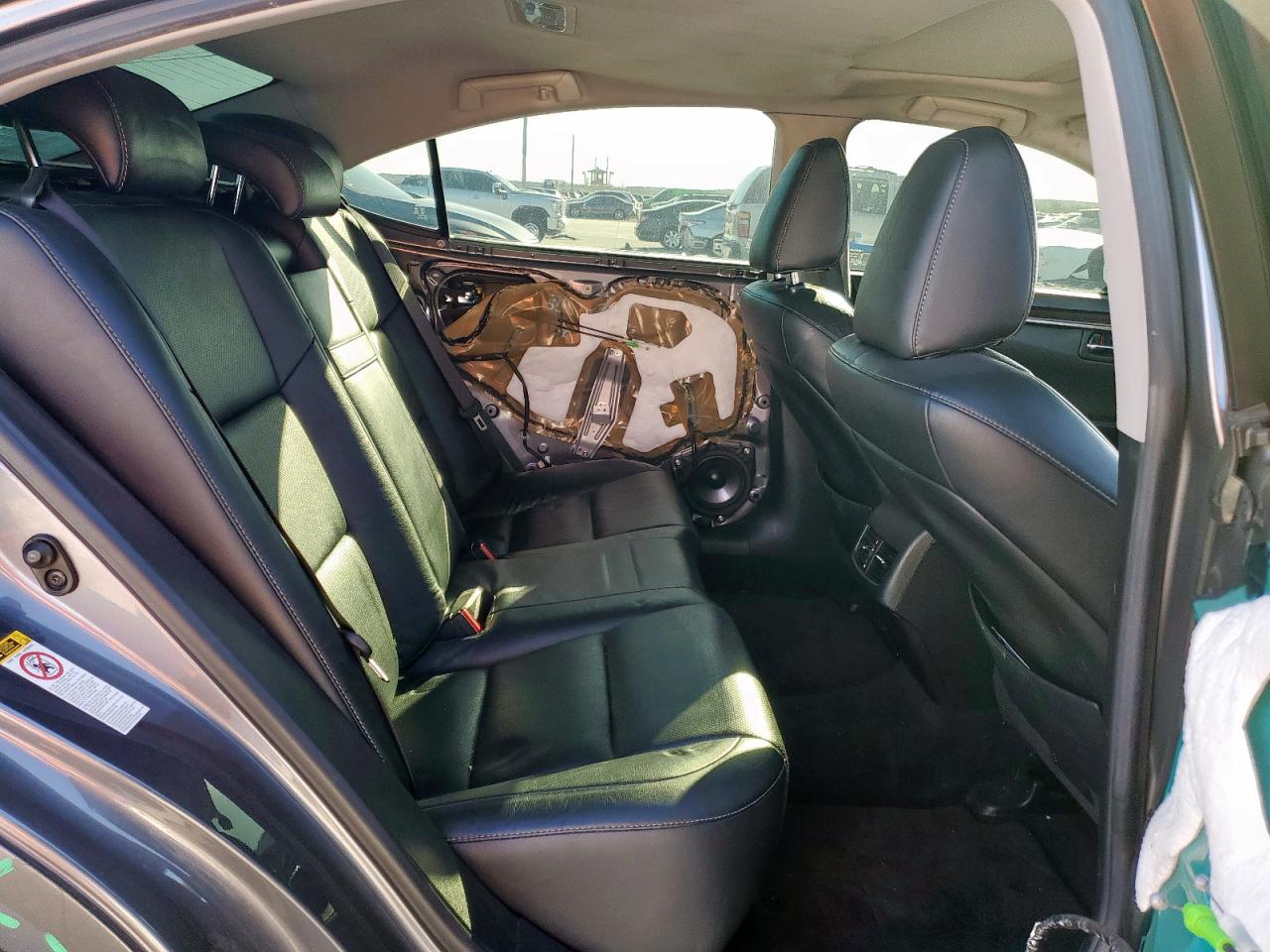 2013 Lexus ES - Image 10
