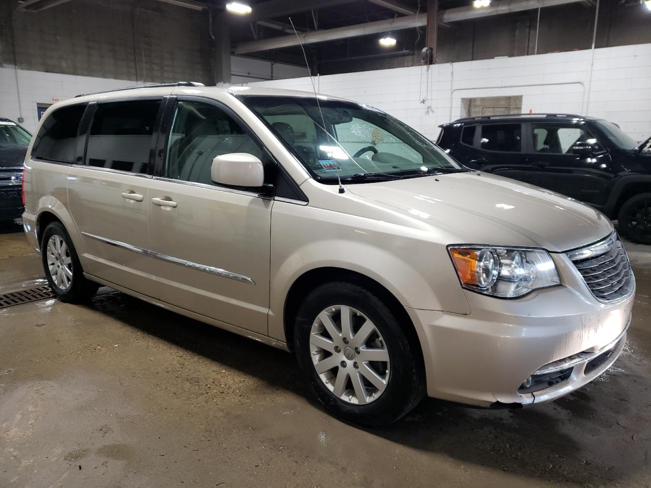 2016 Chrysler Town & Country - Image 4