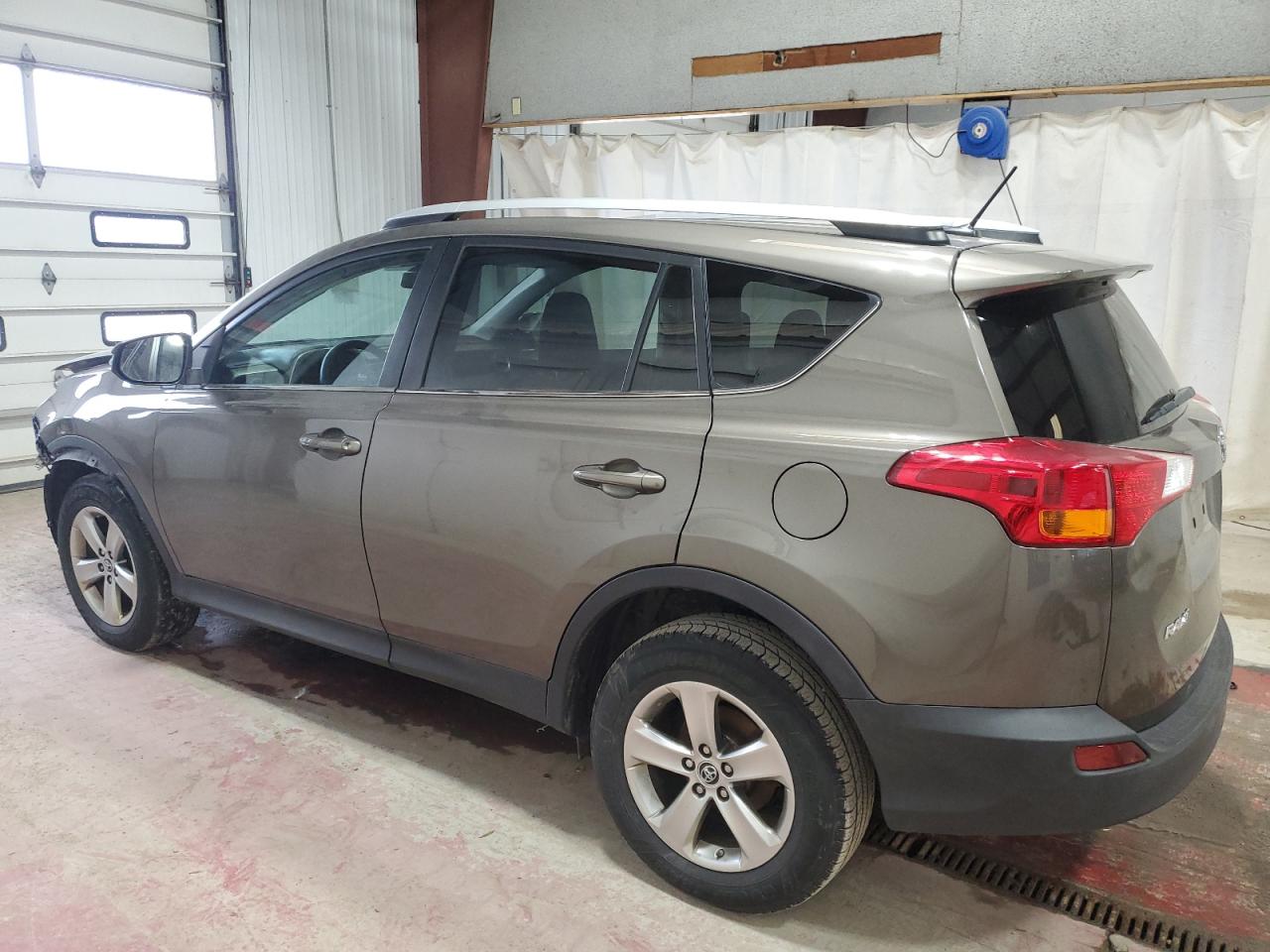 2015 Toyota RAV 4 - Image 2