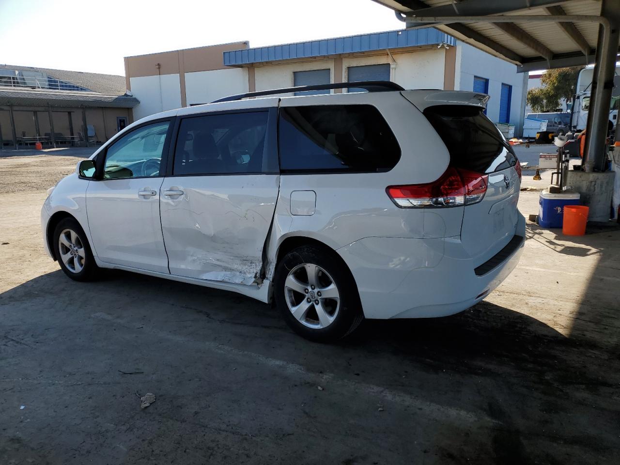 2013 Toyota Sienna - Image 2