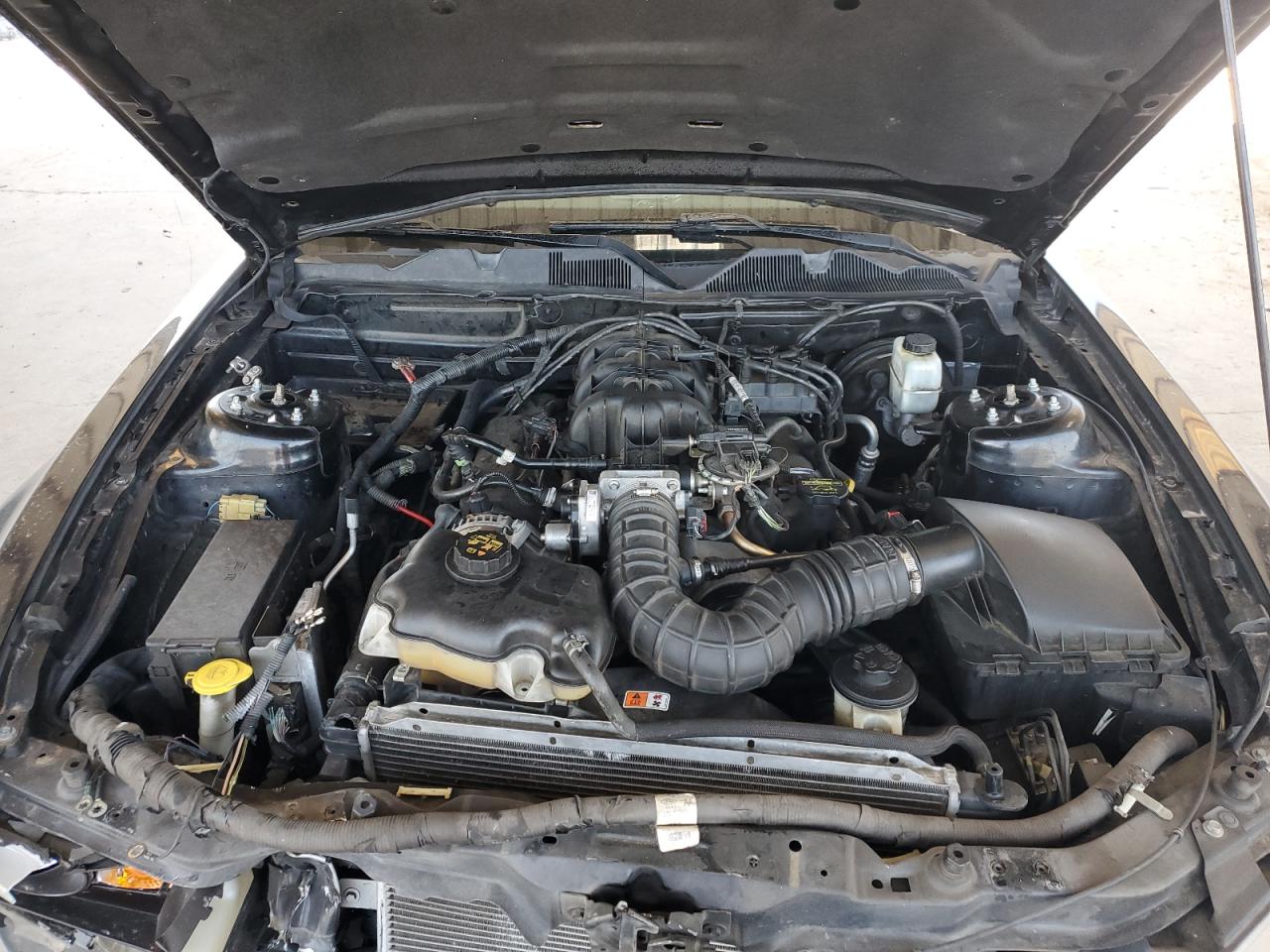 2010 Ford Mustang - Image 11