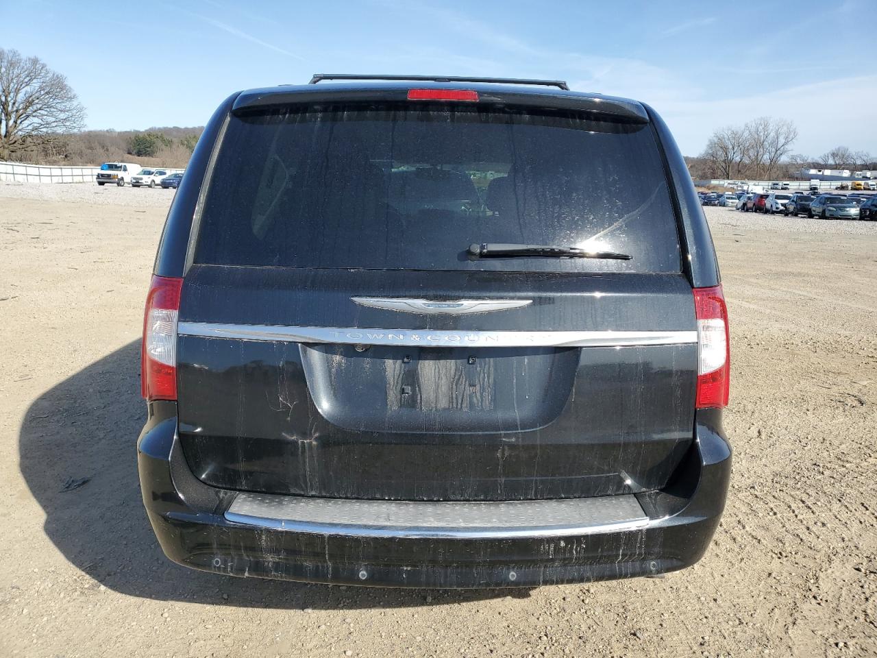 2014 Chrysler Town & Country - Image 6