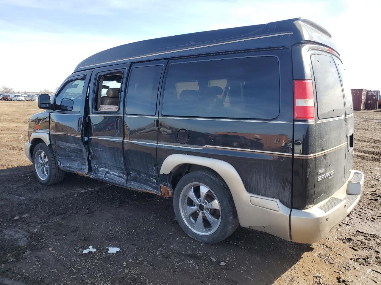 2011 GMC Savana - Image 2