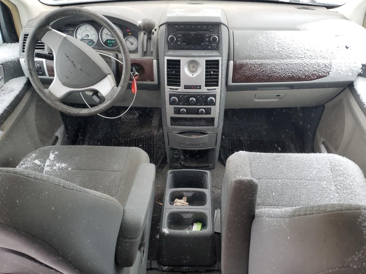 2010 Chrysler Town & Country - Image 8