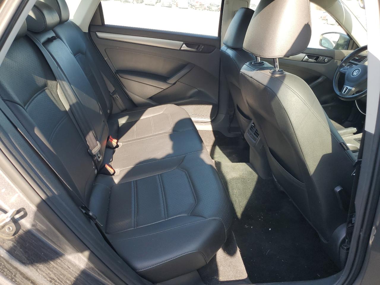 2015 Volkswagen Passat - Image 10