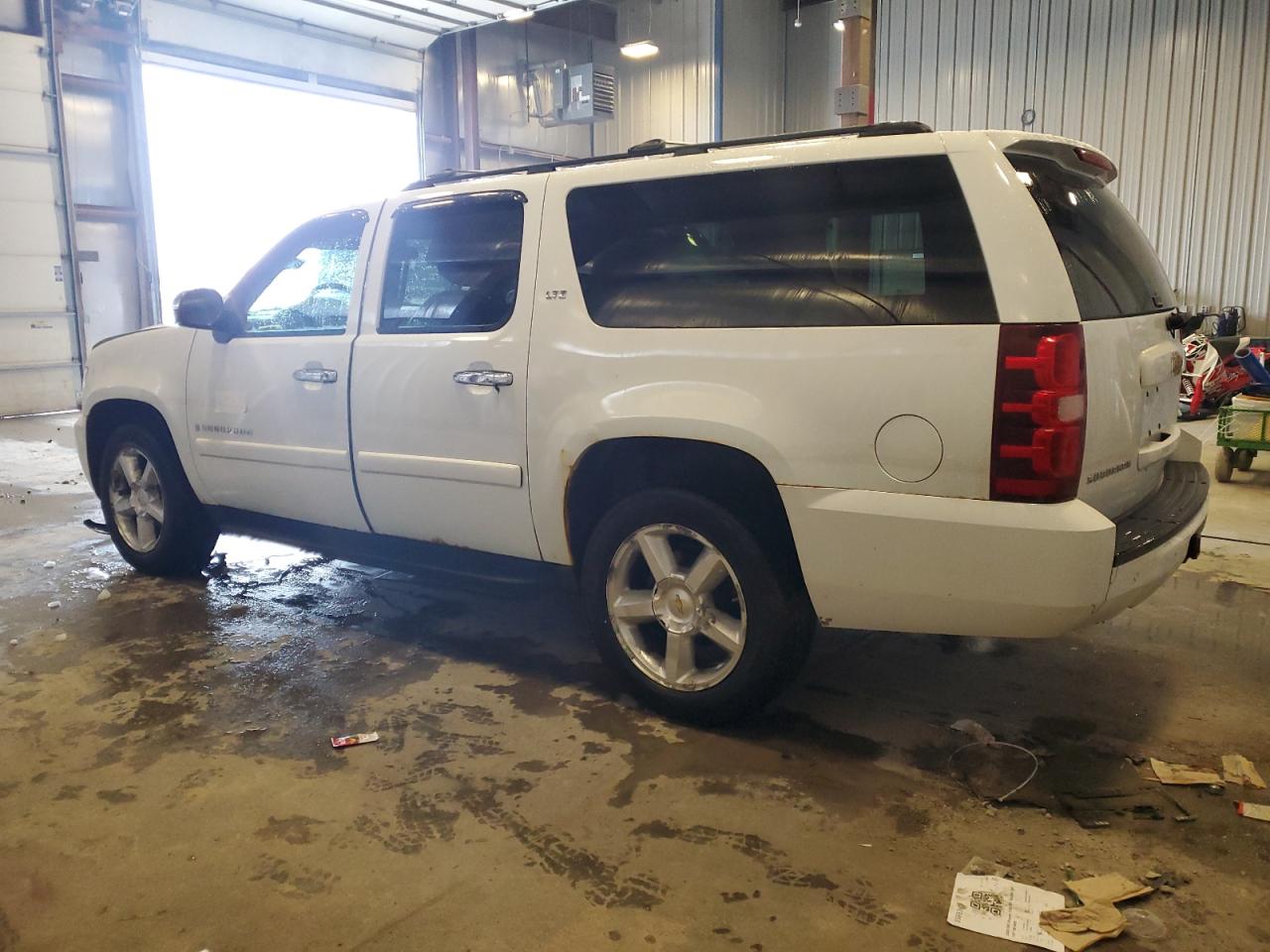 2007 Chevrolet Suburban - Image 2