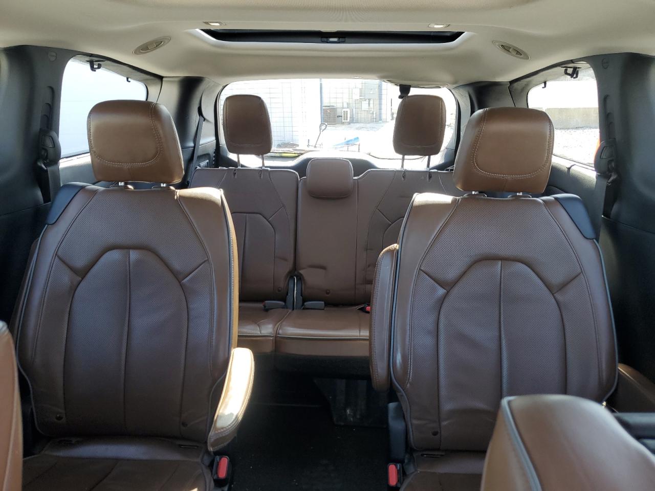 2017 Chrysler Pacifica - Image 10