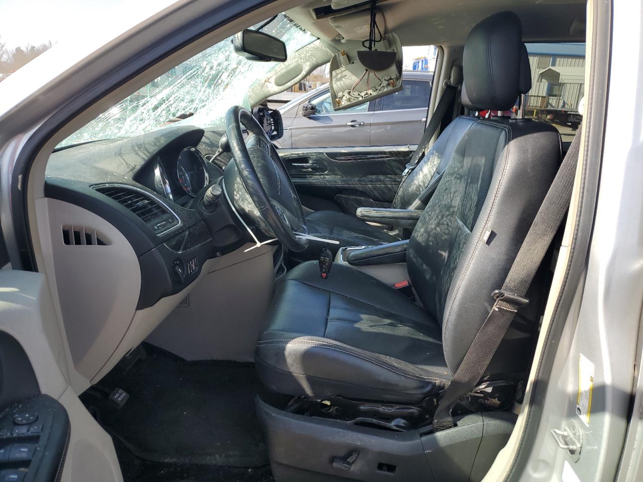 2012 Chrysler Town & Country - Image 7