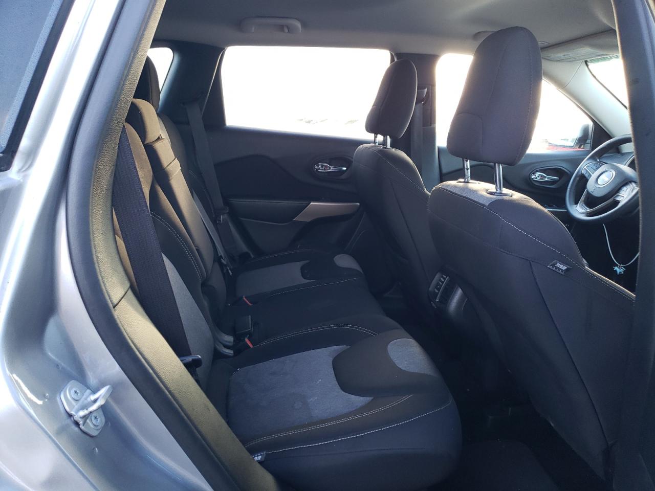 2018 Jeep Grand Cherokee - Image 10