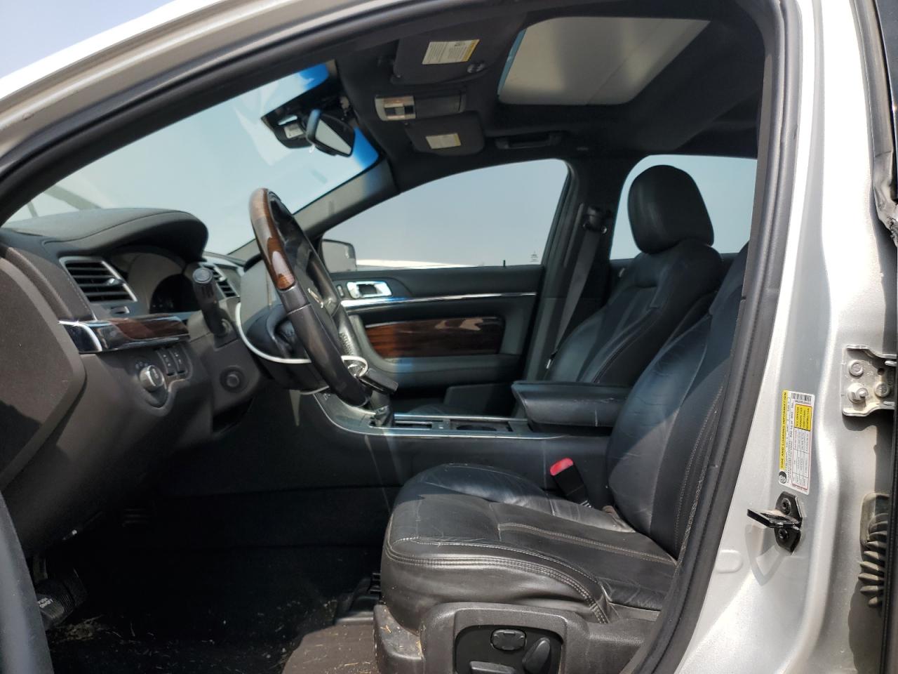 2010 Lincoln MKS - Image 7