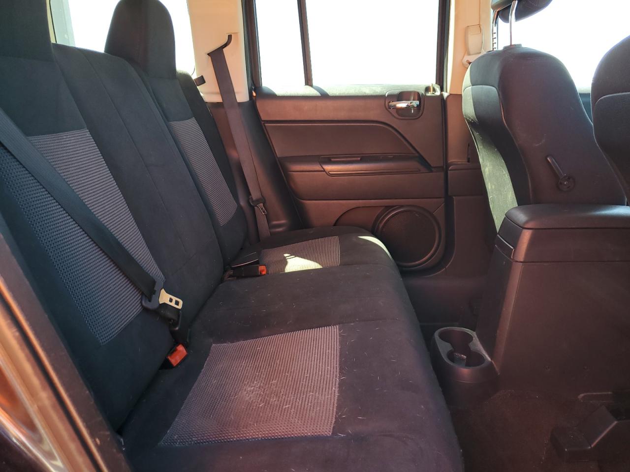 2015 Jeep Liberty (Patriot) - Image 11