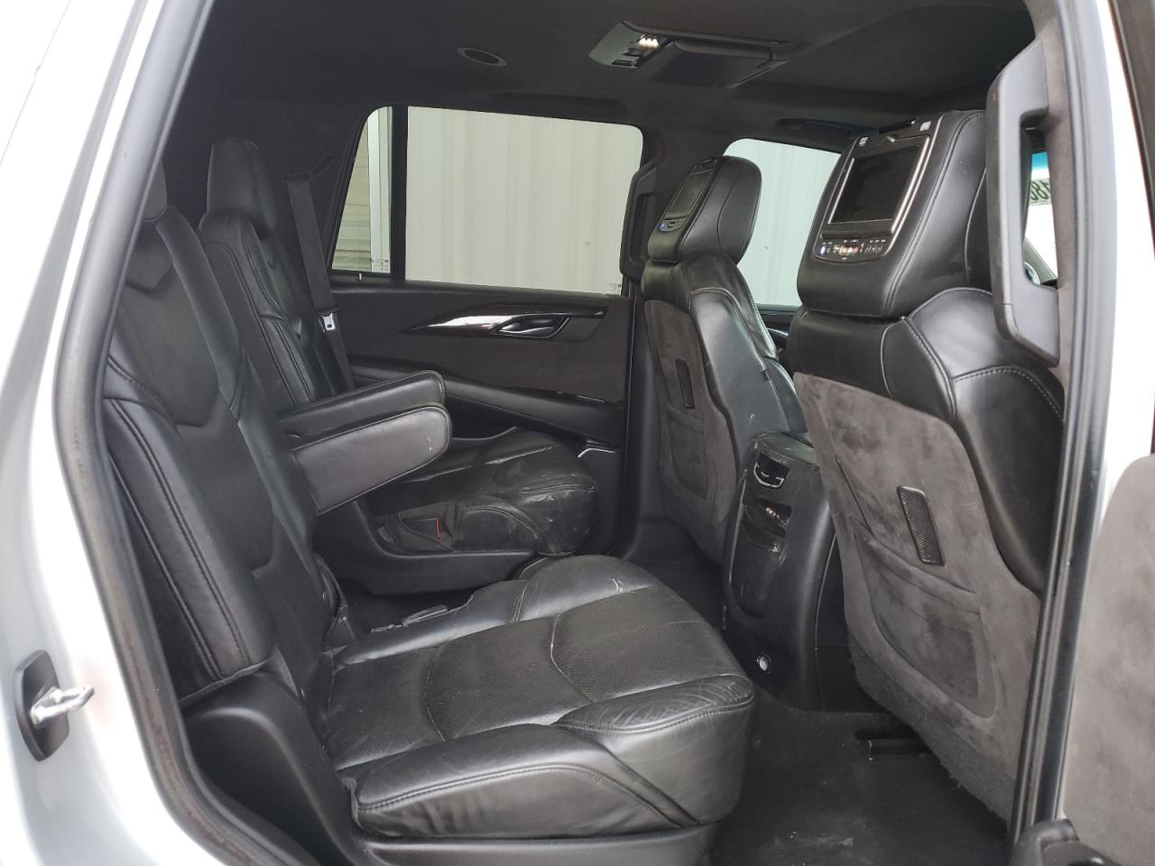 2015 Cadillac Escalade - Image 11