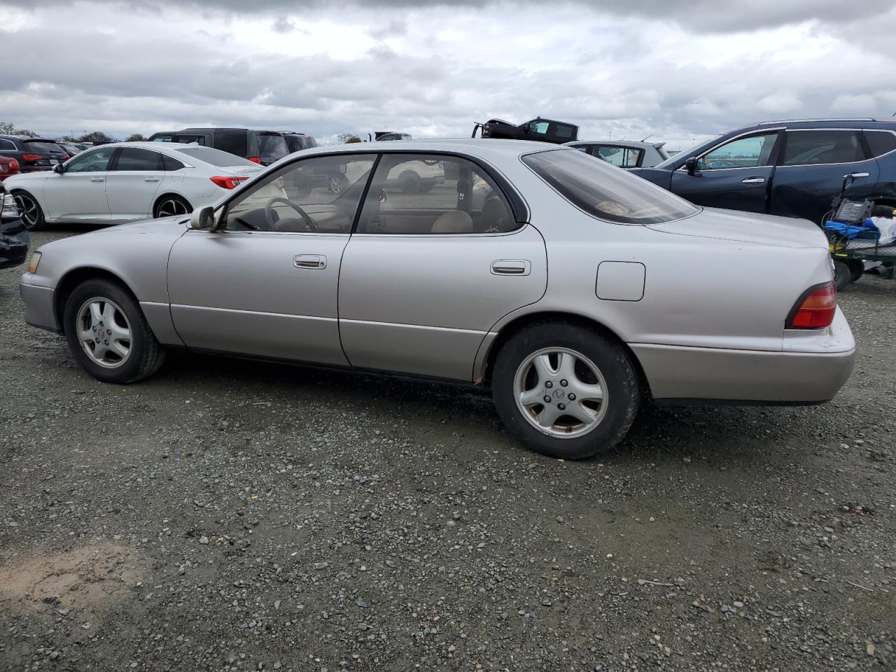 1996 Lexus ES - Image 2