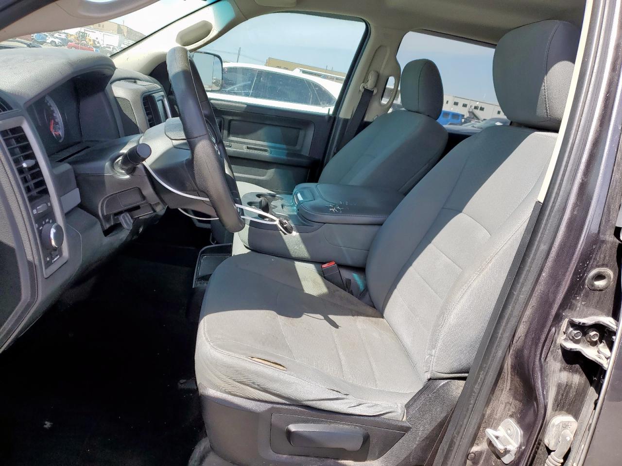 2015 RAM 1500 - Image 7