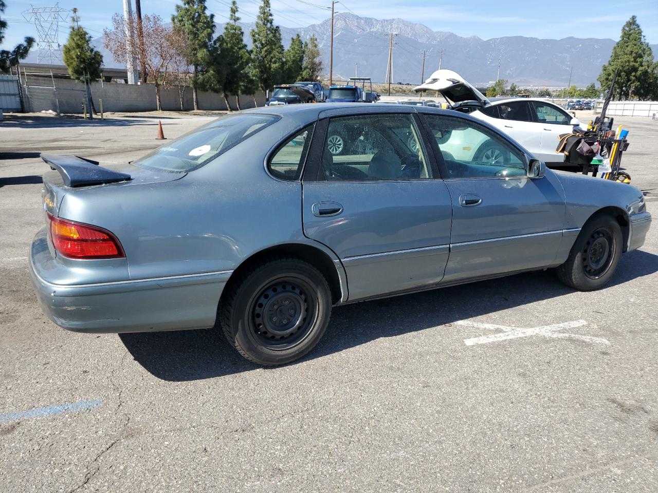 1998 Toyota Avalon - Image 3