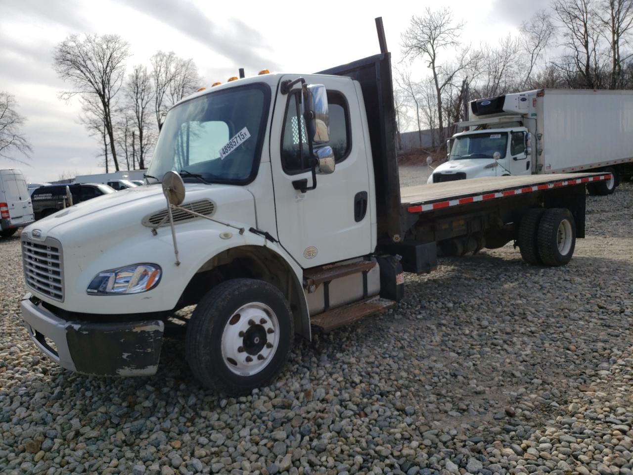 2015 Freightliner Business Class M2 Flat Bed Truck продається в West Warren, MA - Minor Dent/Scratches
