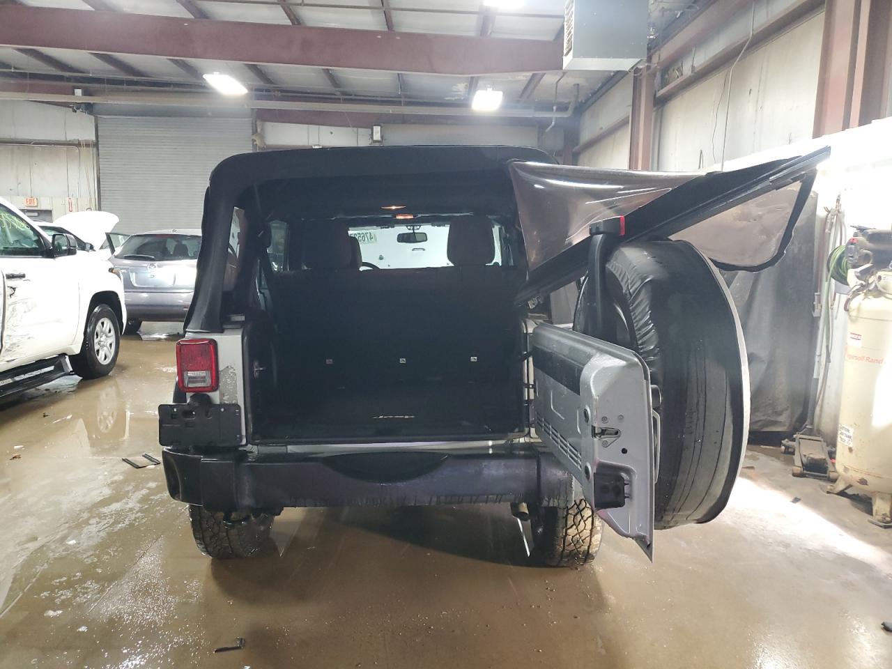 2014 Jeep Wrangler - Image 6