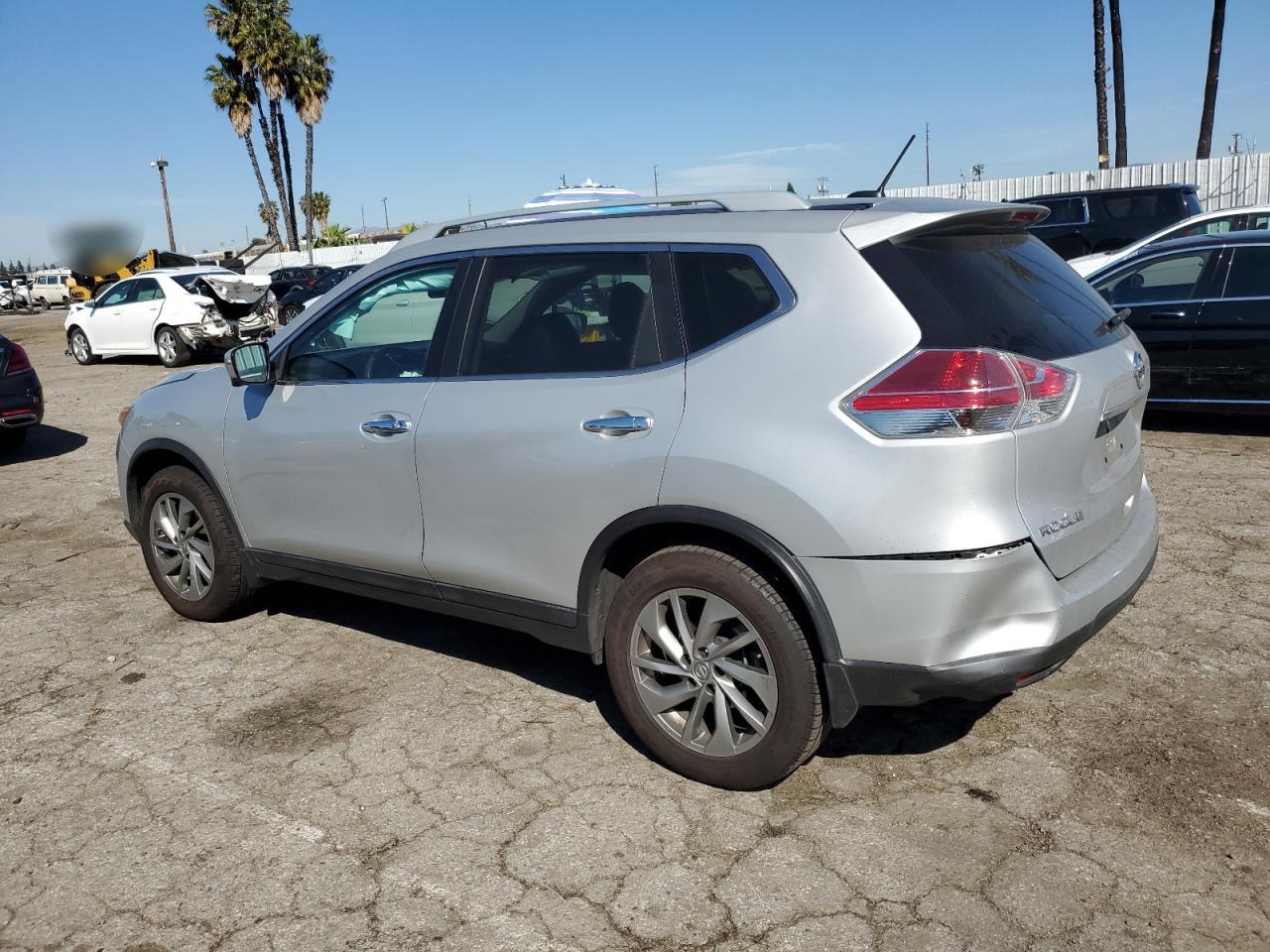 2015 Nissan Rogue - Image 2
