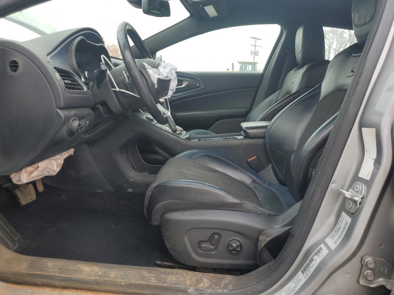 2015 Chrysler 200 - Image 7