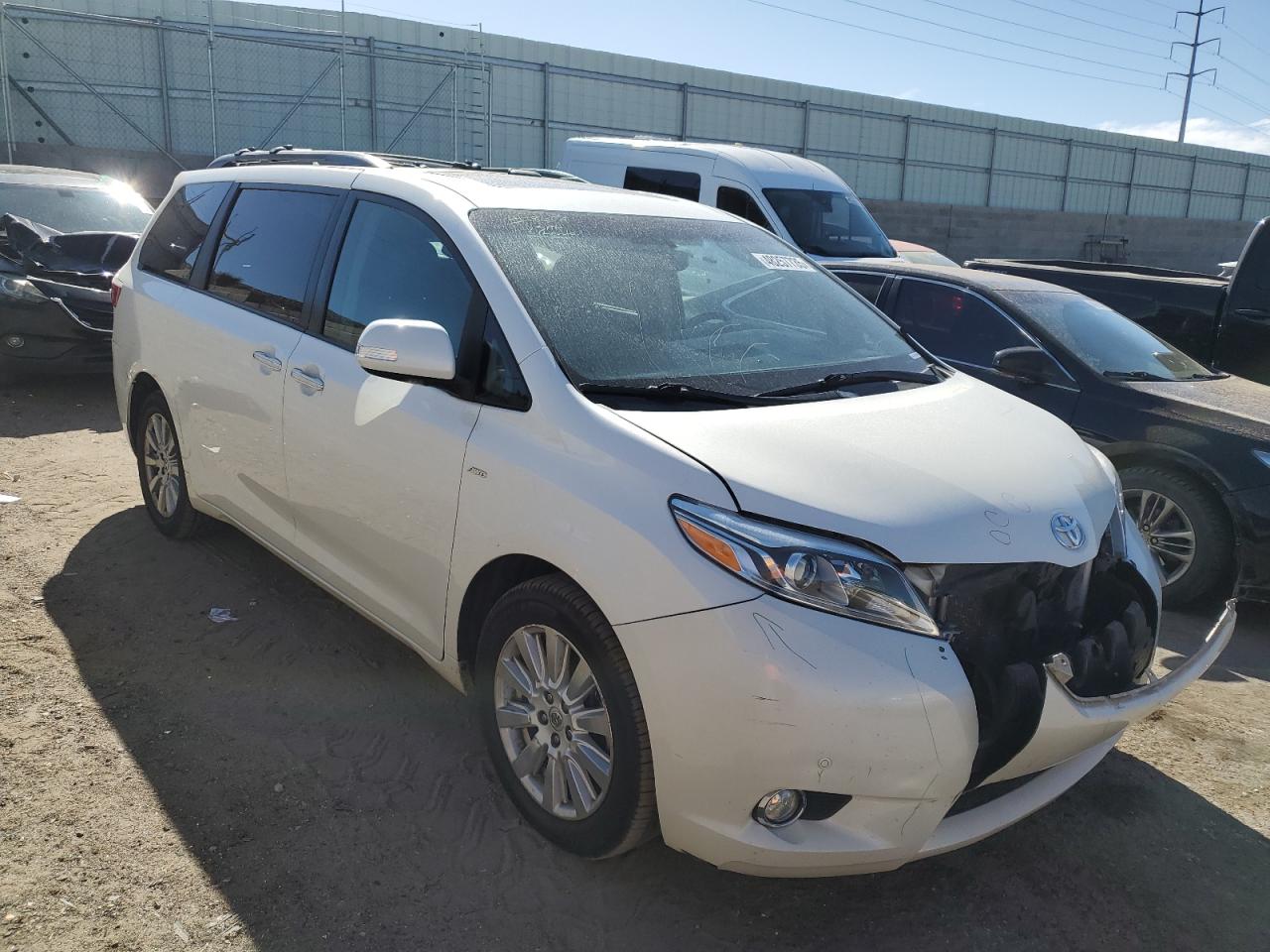 2017 Toyota Sienna - Image 4