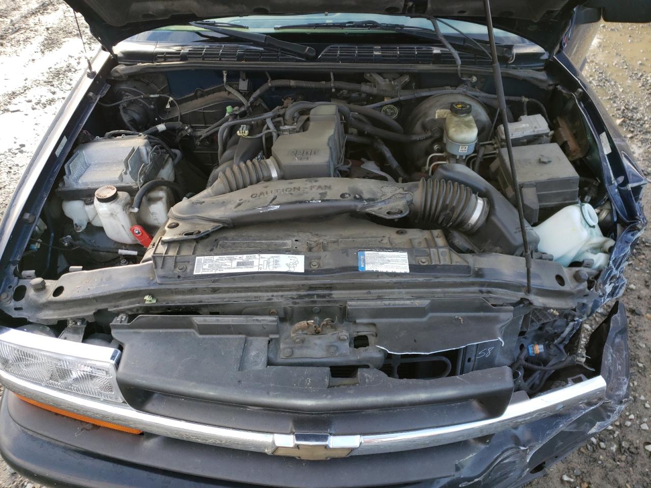 2000 Chevrolet S-10 Pickup - Image 11