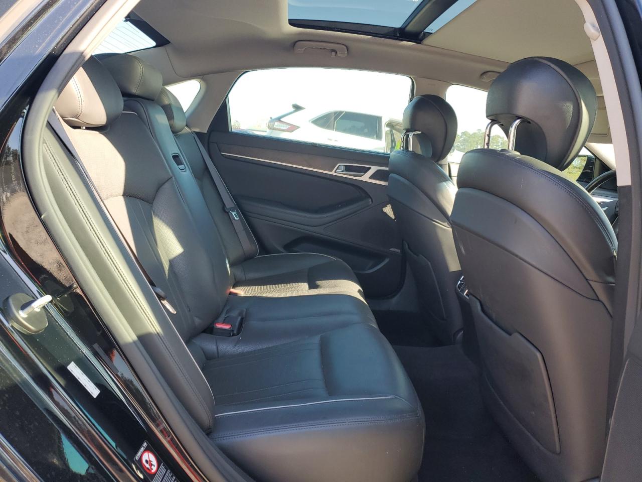 2017 Genesis G80 - Image 10