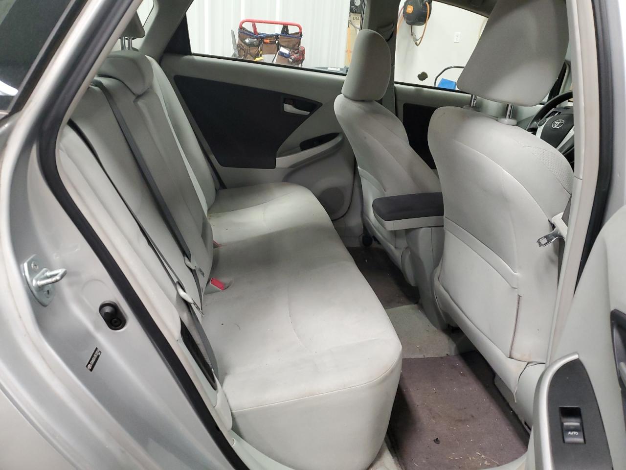2011 Toyota Prius - Image 10