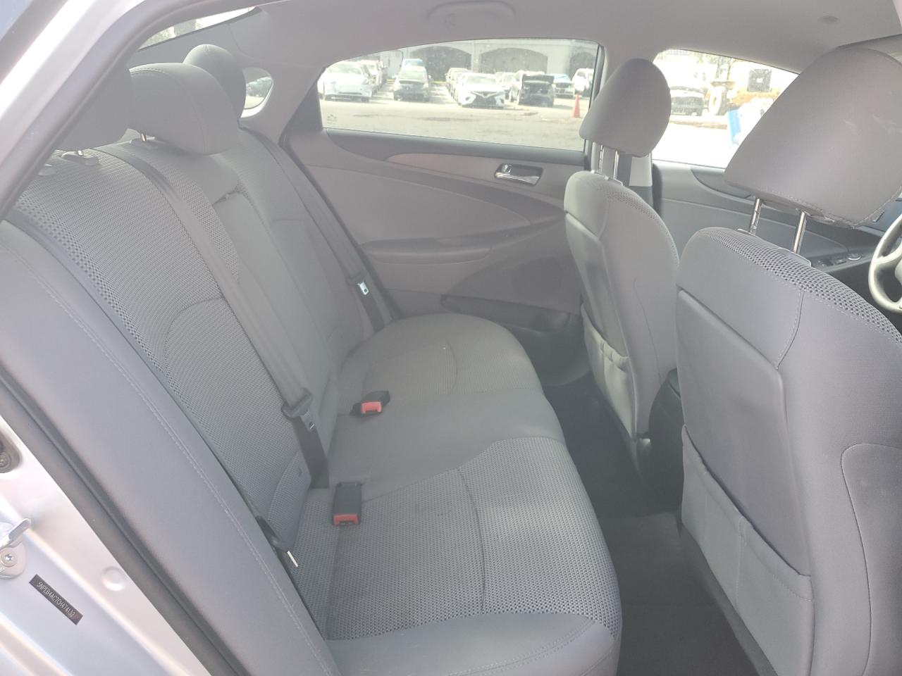 2012 Hyundai Sonata - Image 10
